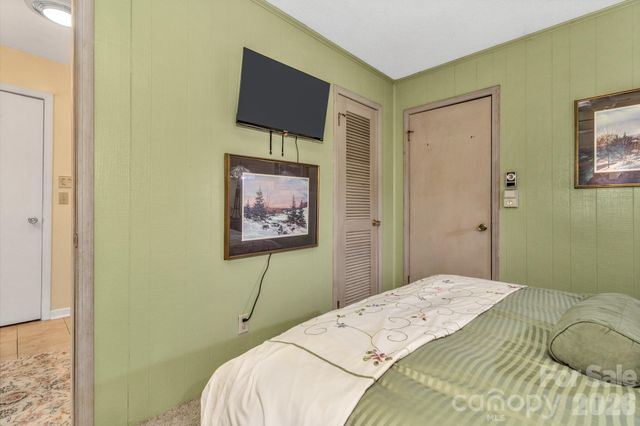 571 Tsisqua Circle, Brevard, NC 28712