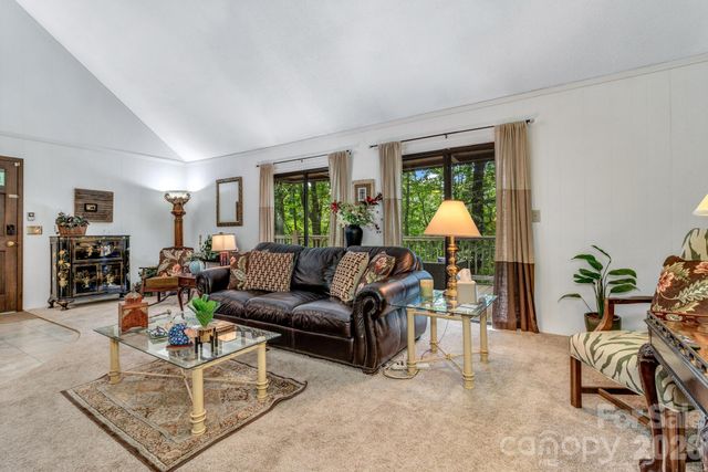 571 Tsisqua Circle, Brevard, NC 28712