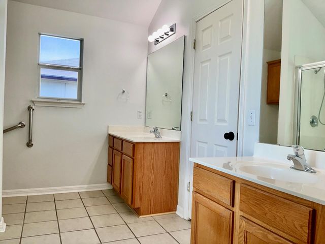 706 Stewart DR, Hutto, TX 78634