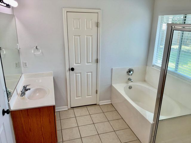 706 Stewart DR, Hutto, TX 78634