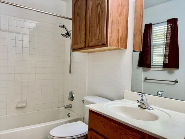 706 Stewart DR, Hutto, TX 78634