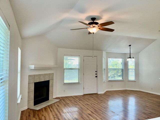706 Stewart DR, Hutto, TX 78634