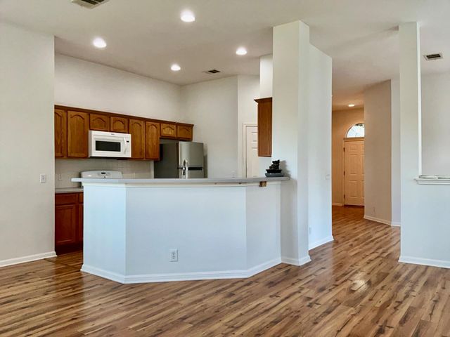 706 Stewart DR, Hutto, TX 78634