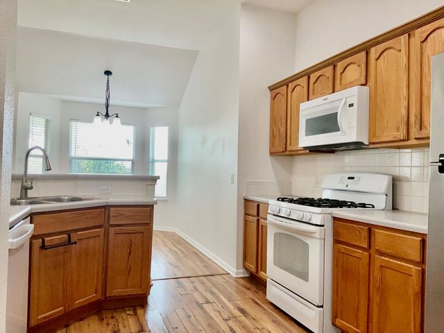 706 Stewart DR, Hutto, TX 78634