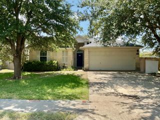 706 Stewart DR, Hutto, TX 78634