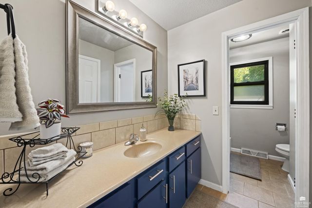 207 Carlisle Terrace, Manhattan, KS 66503