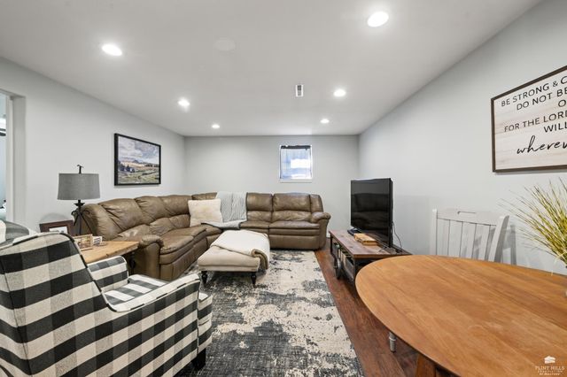 207 Carlisle Terrace, Manhattan, KS 66503