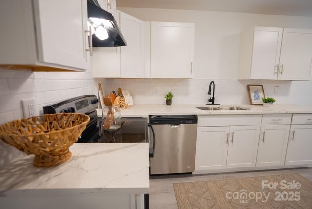 383 Camden Court NW, Concord, NC 28027
