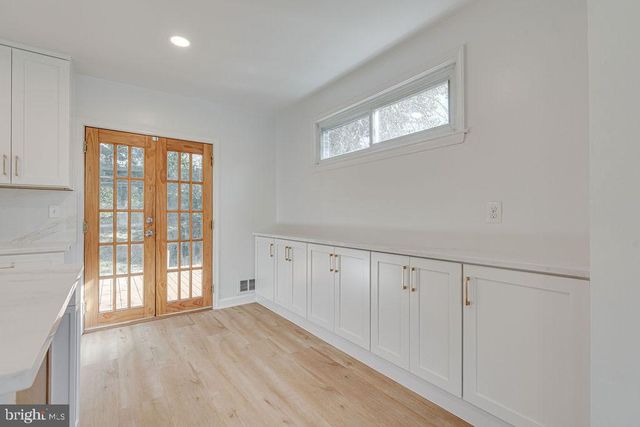 869 PATRICK HENRY DR, Arlington, VA 22205