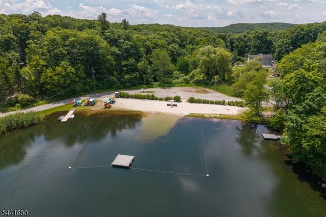 228 Waconia Rd, Vernon Twp., NJ 07422