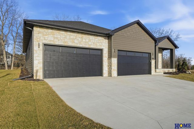 9200 Triana Lane, Lincoln, NE 68520