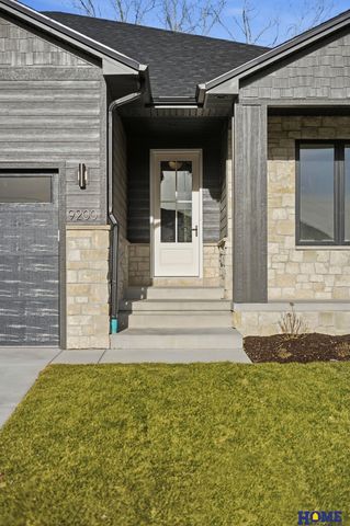9200 Triana Lane, Lincoln, NE 68520