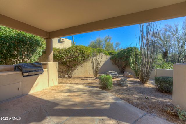 7526 E Club Villa Circle, Scottsdale, AZ 85266