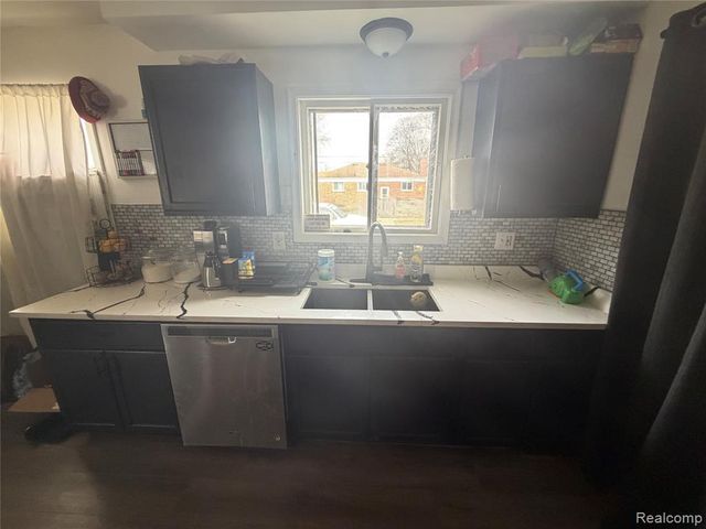 32011 Grandview Avenue, Westland, MI 48186