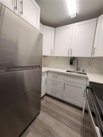 5050 NW 7th St 511, Miami, FL 33126
