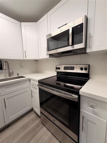 5050 NW 7th St 511, Miami, FL 33126