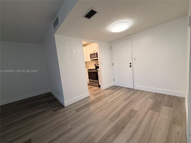 5050 NW 7th St 511, Miami, FL 33126