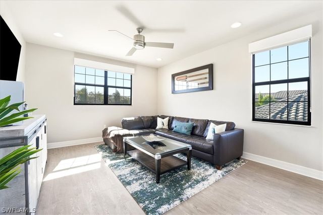 4512 Aurora ST, Naples, FL 34119