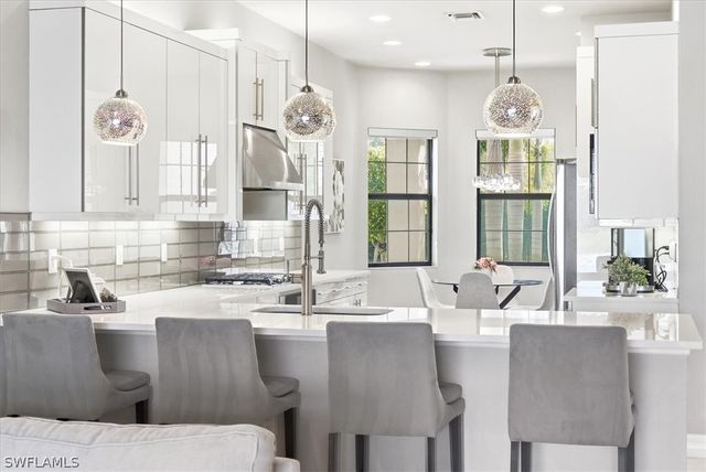 4512 Aurora ST, Naples, FL 34119