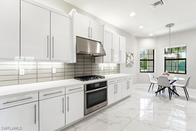 4512 Aurora ST, Naples, FL 34119