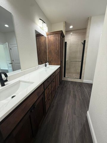 905 W Cardinal Street, Ector, TX 75439