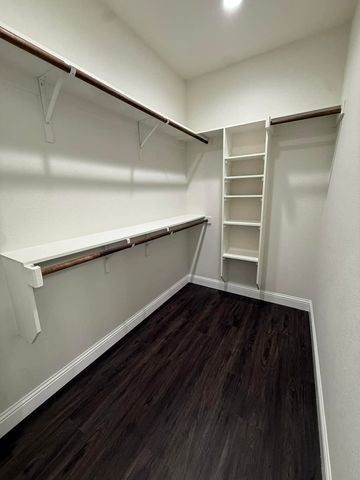 905 W Cardinal Street, Ector, TX 75439