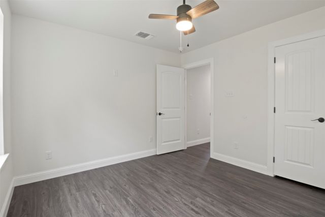 905 W Cardinal Street, Ector, TX 75439