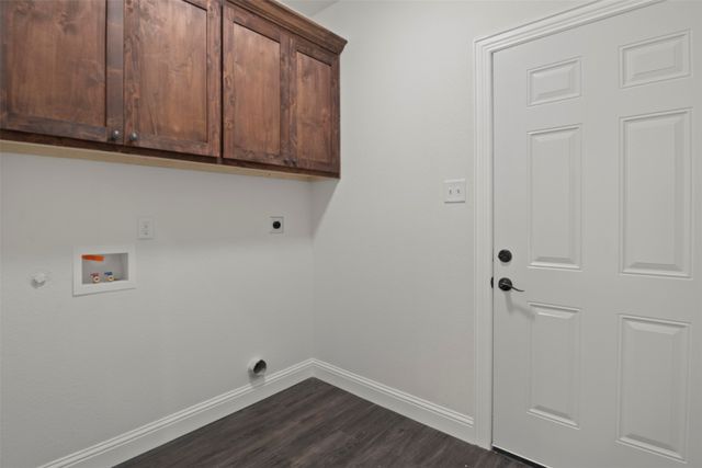 905 W Cardinal Street, Ector, TX 75439
