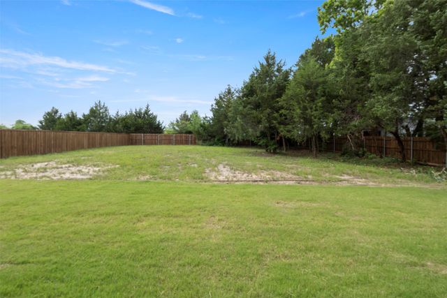 905 W Cardinal Street, Ector, TX 75439