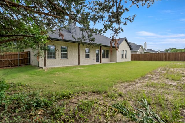 905 W Cardinal Street, Ector, TX 75439