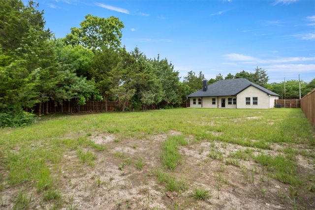 905 W Cardinal Street, Ector, TX 75439