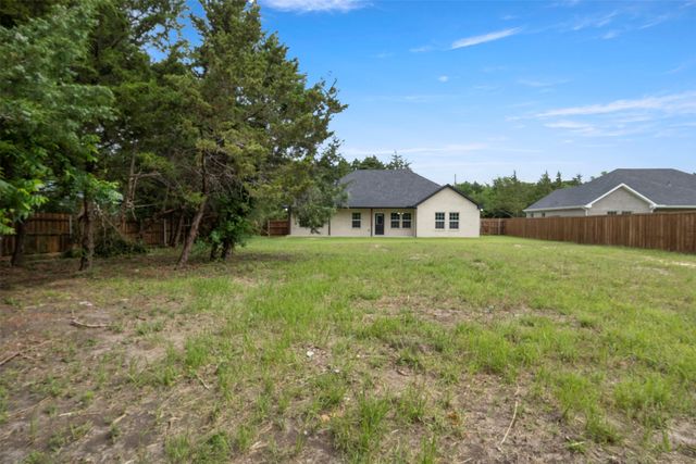 905 W Cardinal Street, Ector, TX 75439
