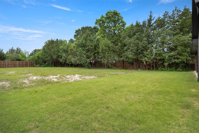 905 W Cardinal Street, Ector, TX 75439