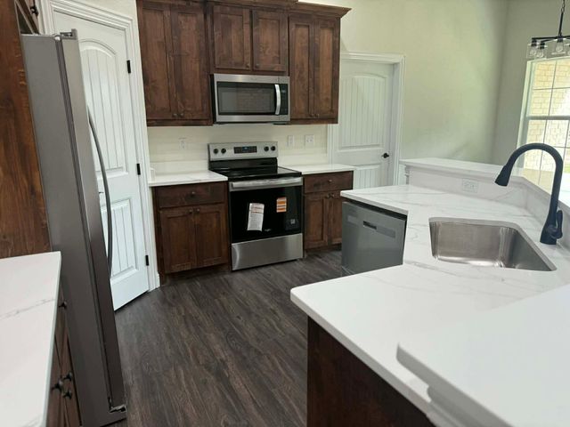 905 W Cardinal Street, Ector, TX 75439