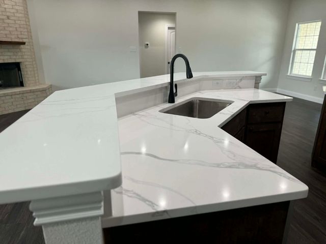 905 W Cardinal Street, Ector, TX 75439