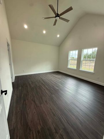 905 W Cardinal Street, Ector, TX 75439