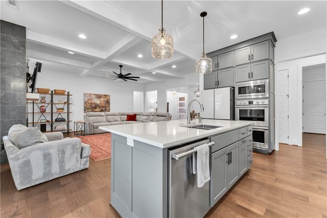 8005 W Bancroft, Rogers, AR 72758