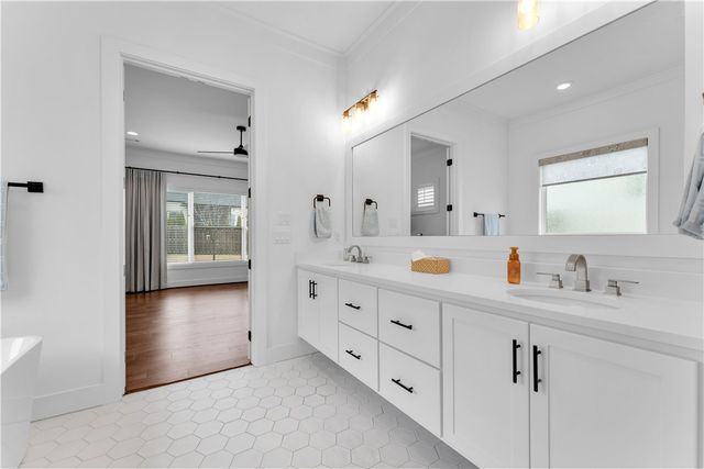 8005 W Bancroft, Rogers, AR 72758