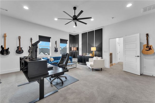 8005 W Bancroft, Rogers, AR 72758