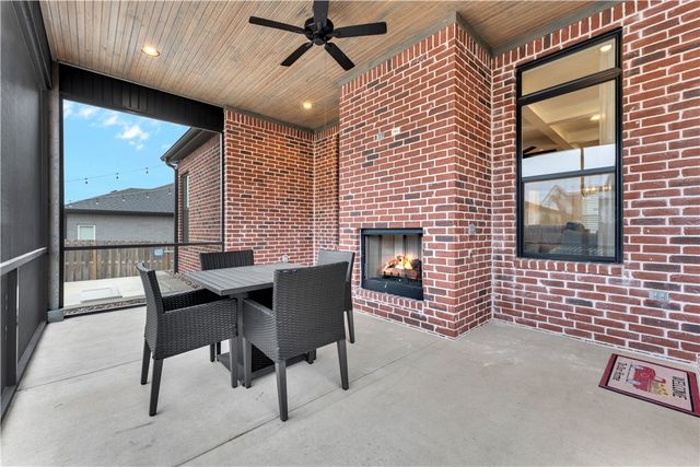 8005 W Bancroft, Rogers, AR 72758