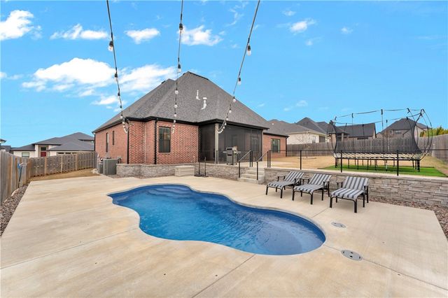 8005 W Bancroft, Rogers, AR 72758