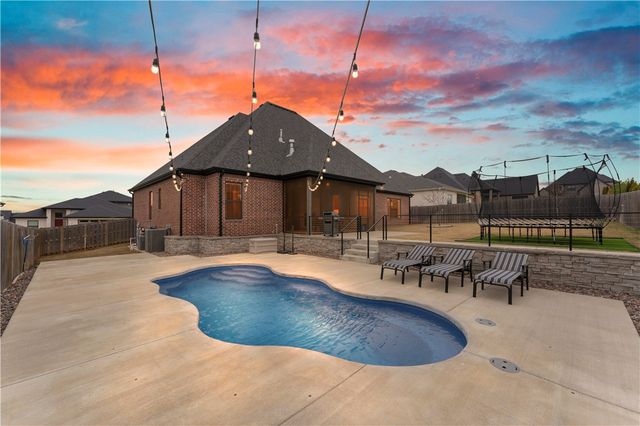 8005 W Bancroft, Rogers, AR 72758