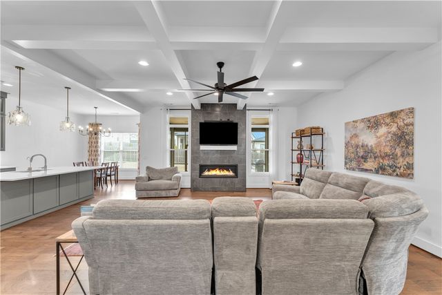 8005 W Bancroft, Rogers, AR 72758