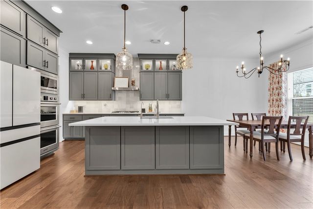 8005 W Bancroft, Rogers, AR 72758