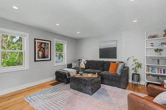 10 Rumsey Lane, Burlington, VT 05408
