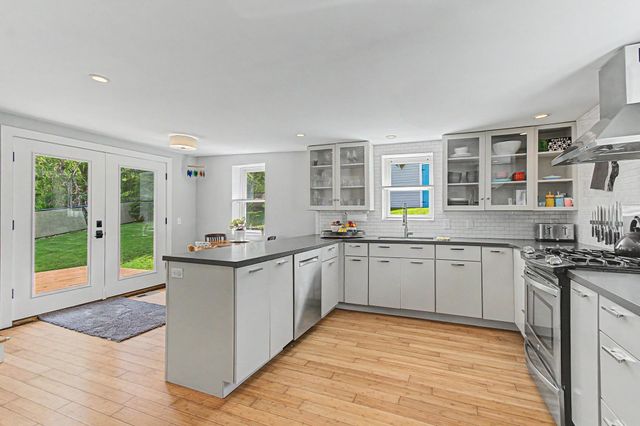 10 Rumsey Lane, Burlington, VT 05408