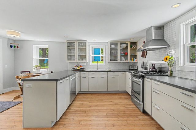 10 Rumsey Lane, Burlington, VT 05408