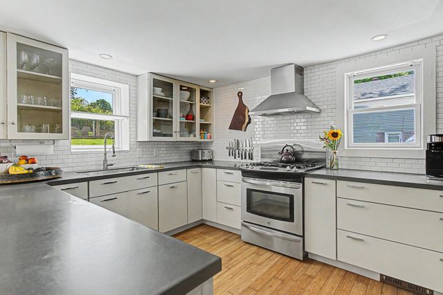 10 Rumsey Lane, Burlington, VT 05408