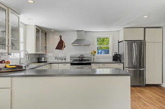 10 Rumsey Lane, Burlington, VT 05408