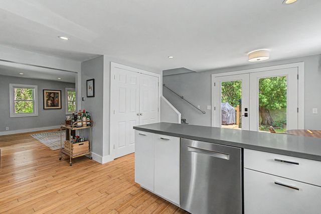 10 Rumsey Lane, Burlington, VT 05408